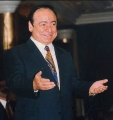 صباح فخري في أداء حي على المسرح.